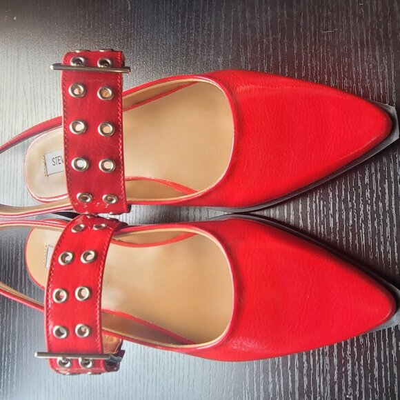 Steve Madden Shiny Red Flats with Silver Grommets Size 8 New - Picture 3 of 8